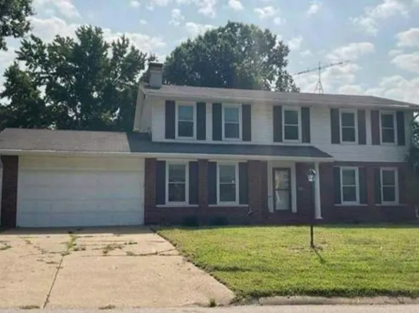 5309 River Aire Dr, Godfrey, IL 62035