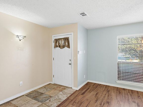 5th image of 2704 Friarford Rd