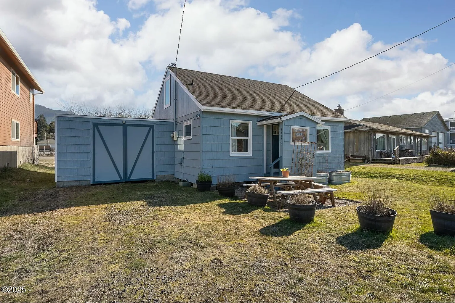 35075 Rueppell Ave photo 1