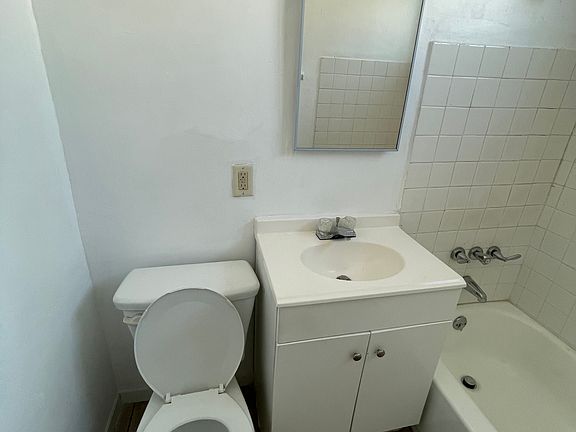 2nd image of 18151 Roscoe Blvd Unit D