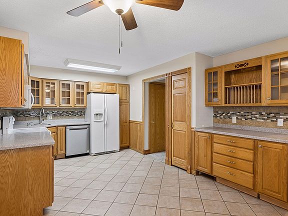 4th image of 152 Avignon Ct