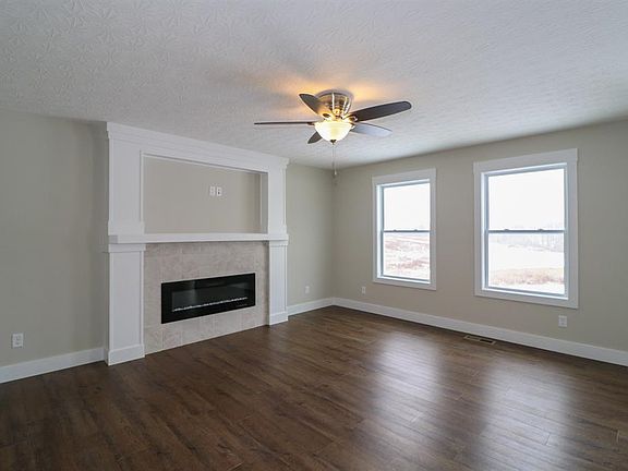 3rd image of 605 Malbec Ln