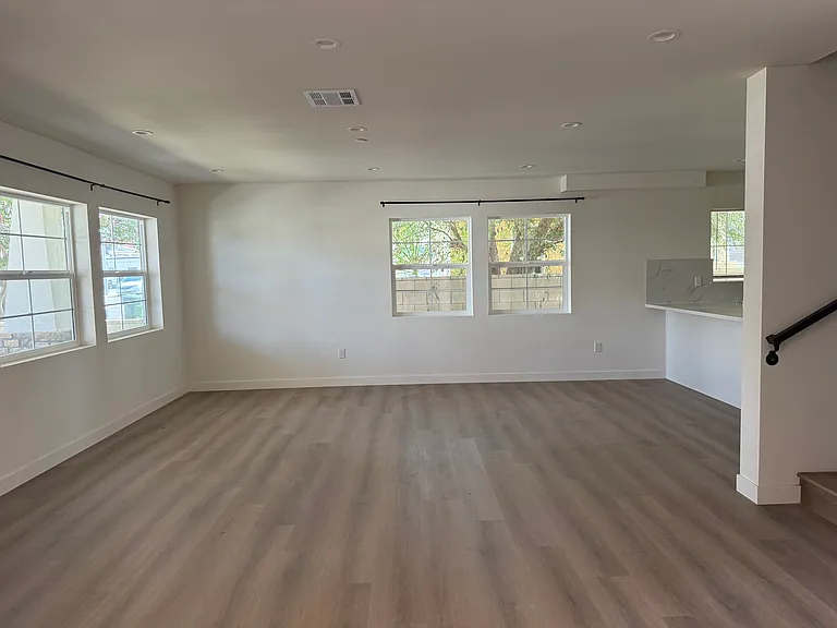 132 W Center St — Photo 5