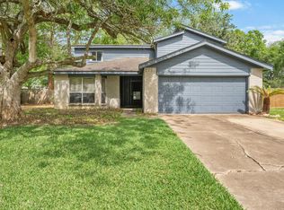 902 Essex Dr, Friendswood, TX 77546