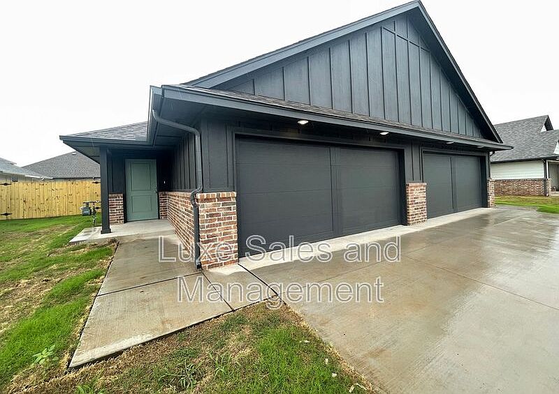 1st image of 8012 NW 105th Ter