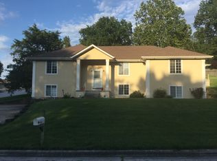 1602 S Charing Rd, Springfield, MO 65809