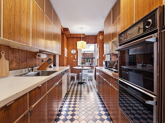 4th image of 37 W 12th St APT 7J