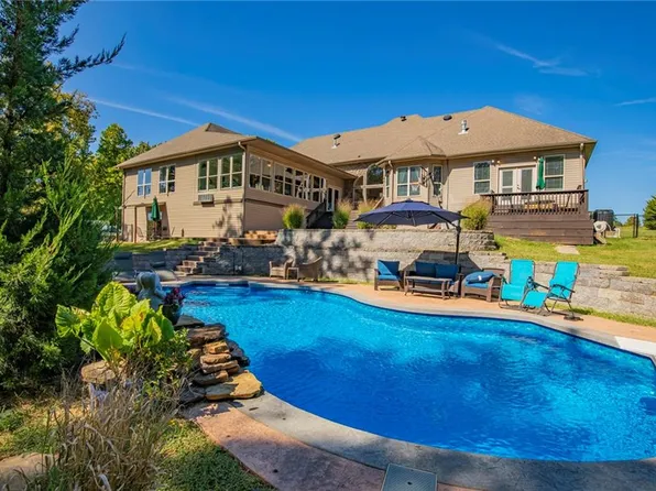 12912 Moore Ln, Gravette, AR 72736