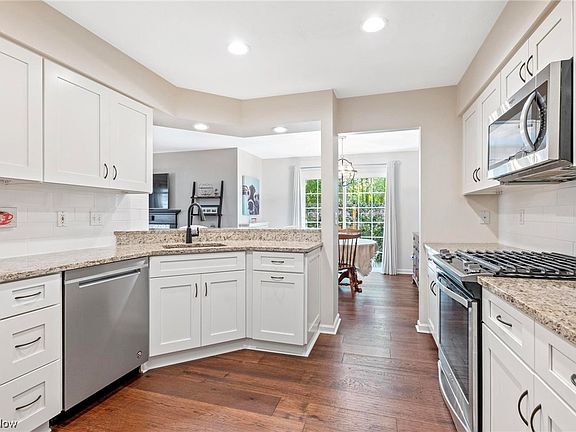5th image of 10375 Covington Ln #12