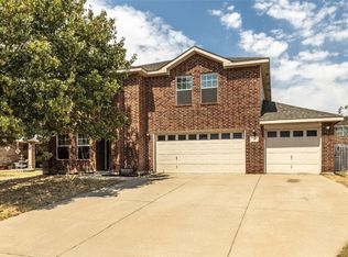 724 Falcon Rd, Saginaw, TX 76131