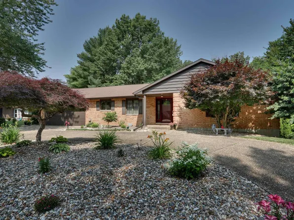 202 Holiday Dr, Quincy, IL 62305