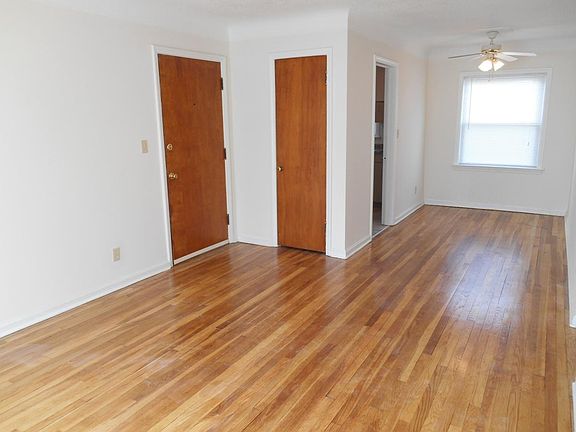 4th image of 25941 Lake Shore Blvd