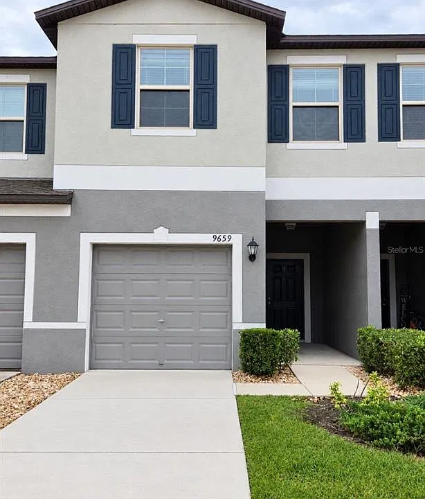 9659 Pembrooke Pines Dr