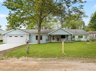 1031 S Coolidge Dr, Six Lakes, MI 48886