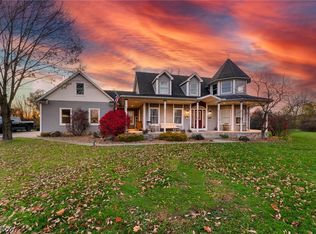 14260 Country View Cir, Columbiana, OH 44408