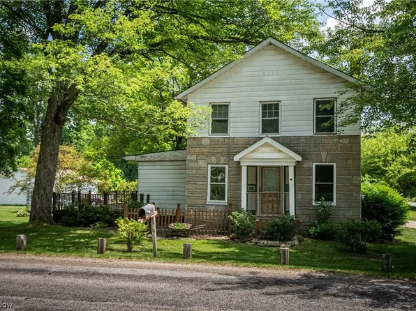 669 Warner Rd, Hubbard, OH 44425