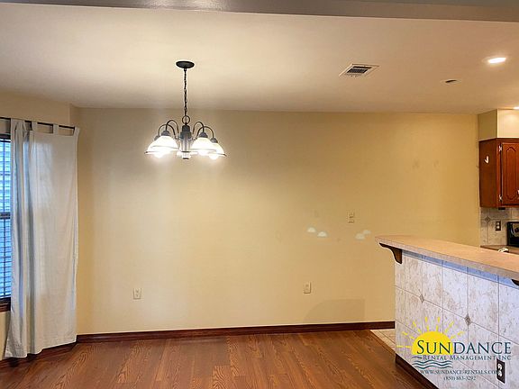 5th image of 634 Emerald Ln