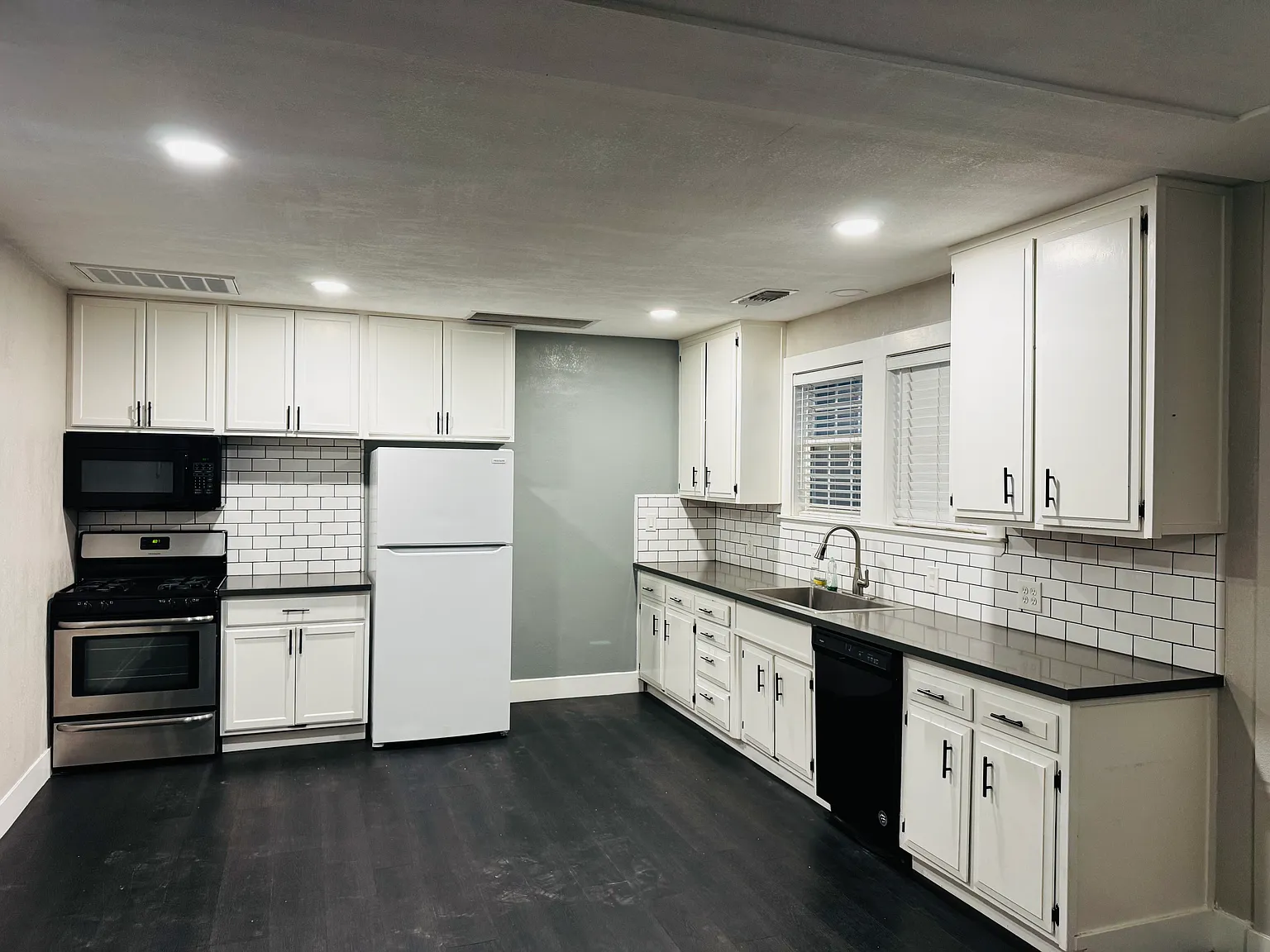 2 bed, $2,300 — Photo 2