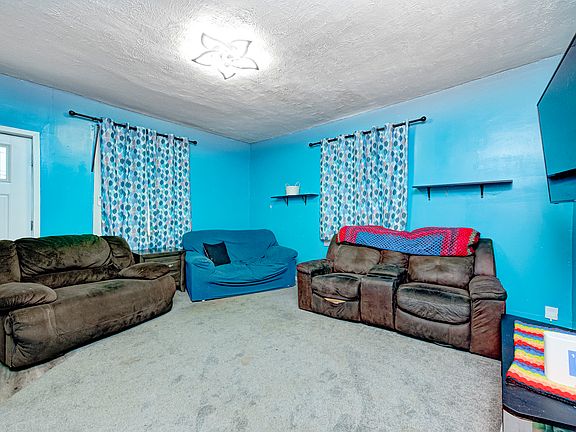 3rd image of 421 W Broadway St