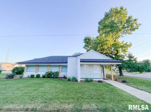 107 W Ann St, Roanoke, IL 61561