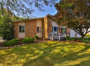 1817 Elmhurst Dr, Whitehall, PA 18052