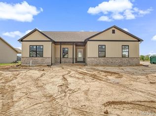 951 Forbs Dr, Waterloo, IL 62298