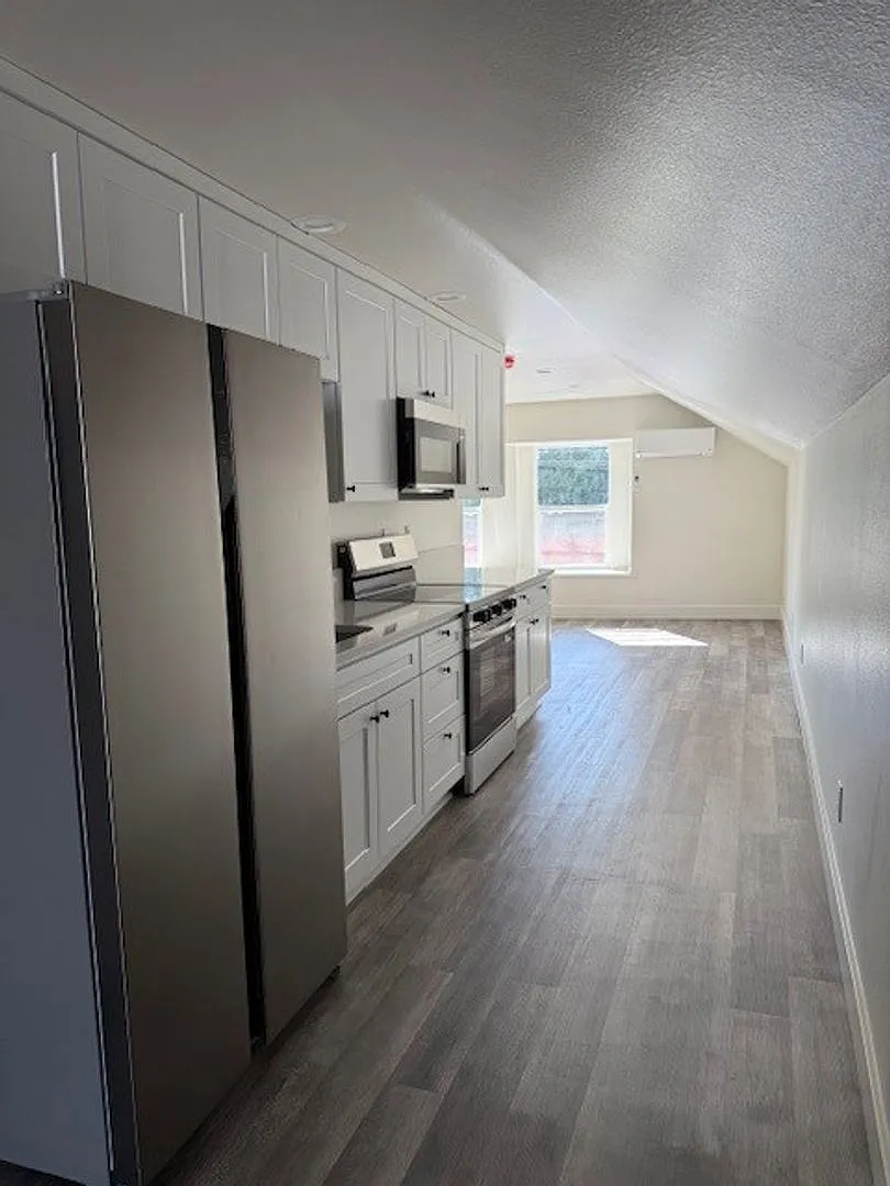 250-Edgewater 7-Plex — Photo 2