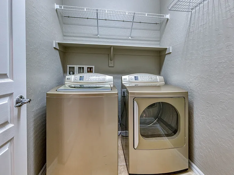 Washer/ Dryer with shelf storage