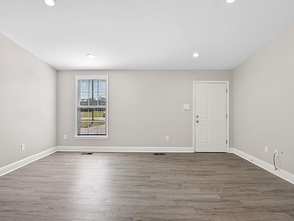 Living room/dining area
