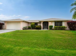 858 SE Roulette Ln, Port Saint Lucie, FL 34983