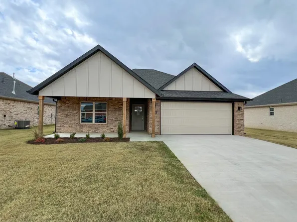 765 Woodplains Ave, Tontitown, AR 72762