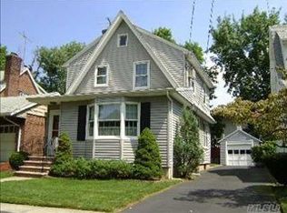 2937 212th St, Bayside, NY 11360