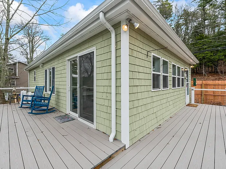 618 Gurnet Rd — Photo 7