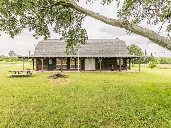 1302 Hitchings Rd, Ponder, TX 76259