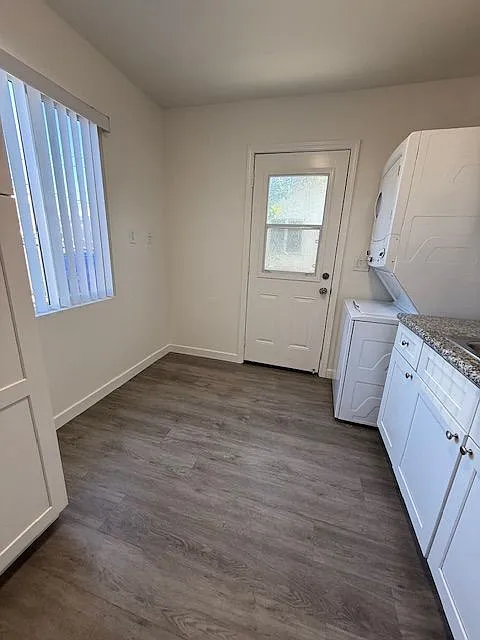2 bed, 710 sqft, $2,500 — Photo 2
