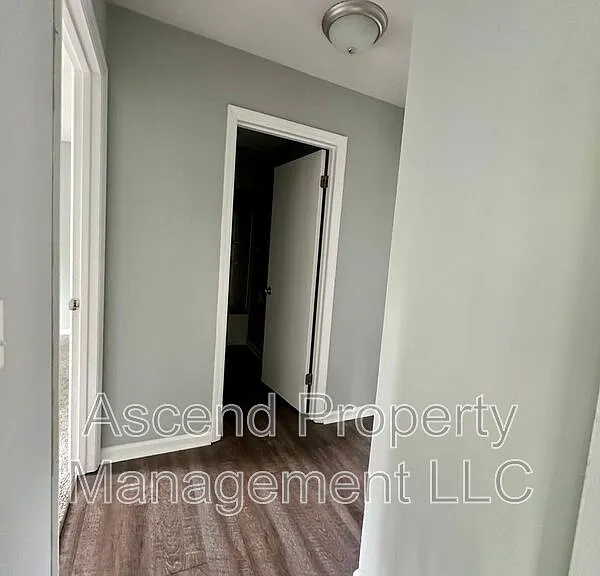 2410 Lyndon Ave #4 — Photo 7
