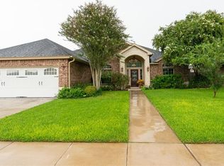111 Lake Forest Dr, Victoria, TX 77904