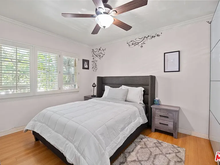 471 S Clark Dr — Photo 13