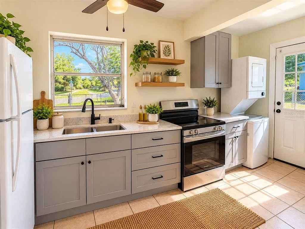 1 bed, 1.0 bath, 694 sqft, $1,600 — Photo 2