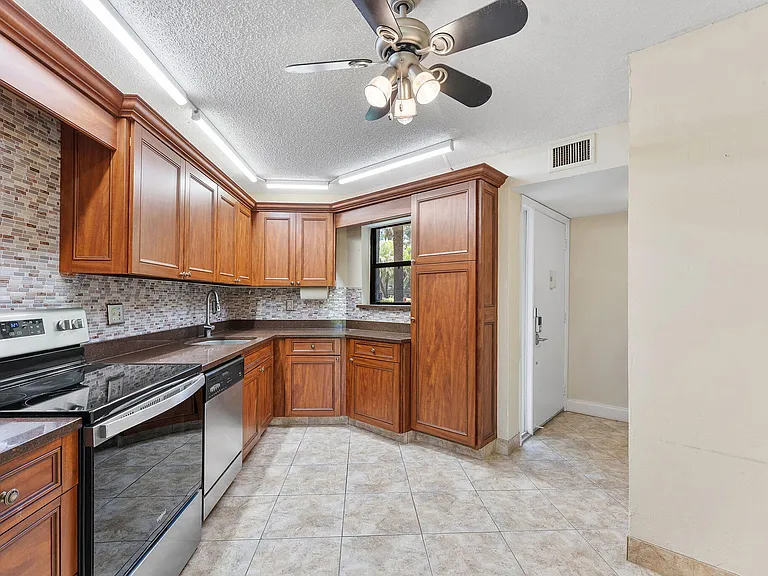 5800 Camino Del Sol #102 — Photo 5