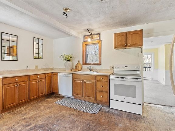 4th image of 215 N Main St