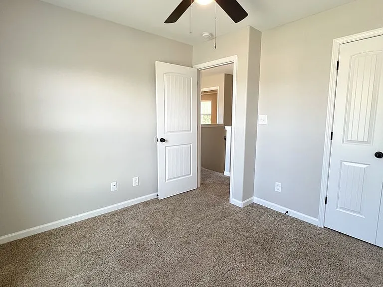 358 Chalet Cir — Photo 32