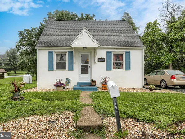 1806 Suncrest Dr, Carlisle, PA 17013