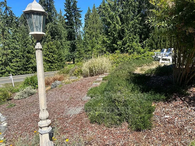 3 bed, 2.0 bath, 1878 sqft, $2,850 — Photo 2