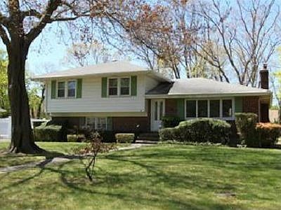 1st image of 12 Zoranne Dr