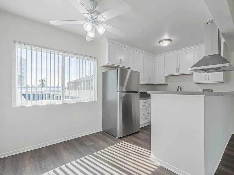 1130 Marine Avenue — Photo 12