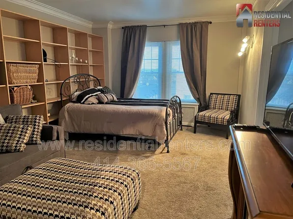 1028 E Juneau Ave, Milwaukee, WI