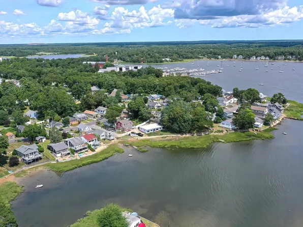 28 Pinehurst Dr, Wareham, MA 02571