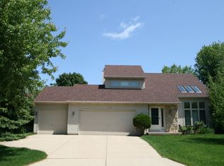 10 Eastbourne Cir, Madison, WI 53717