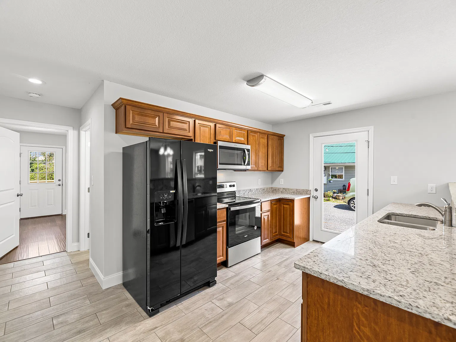 3 bed, 1500 sqft, $2,100 — Photo 2